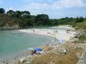 Campsite France Brittany : Rospico et sa plage de sable fin bien abritée accessible à la fois par un sentier pédestre et par une route